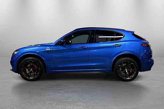 Alfa Romeo Stelvio Quadrifoglio 8 of 30