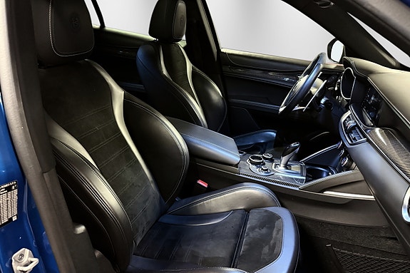 Alfa Romeo Stelvio Quadrifoglio 24 of 30
