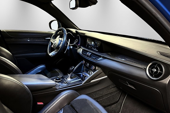 Alfa Romeo Stelvio Quadrifoglio 25 of 30