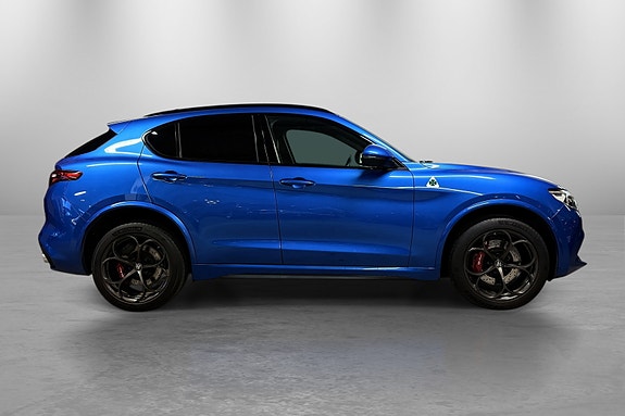 Alfa Romeo Stelvio Quadrifoglio 4 of 30