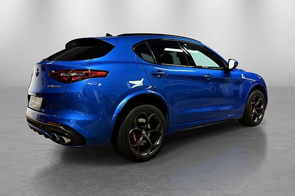 Alfa Romeo Stelvio Quadrifoglio 5 of 30