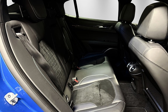 Alfa Romeo Stelvio Quadrifoglio 27 of 30