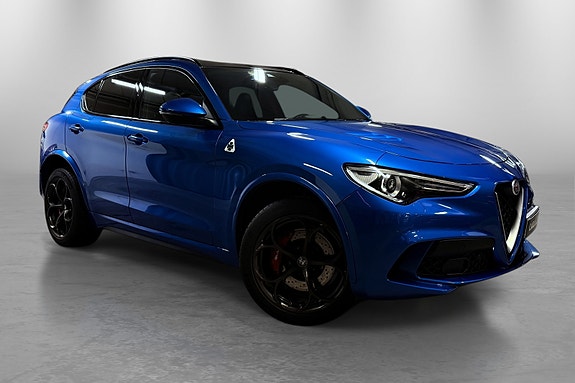 Alfa Romeo Stelvio Quadrifoglio 3 of 30
