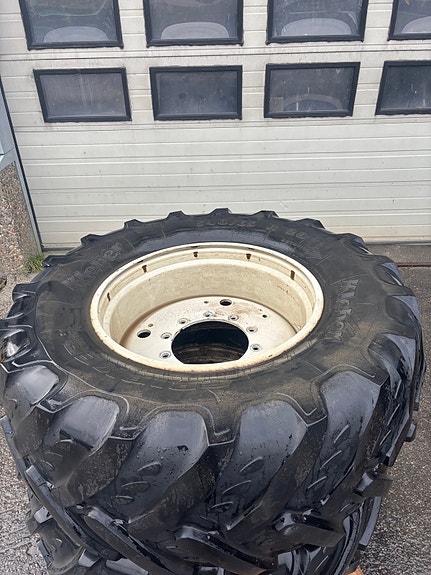 Hjulsett Valtra T/N 650/65-38   540/65-28, kr 25 000,-