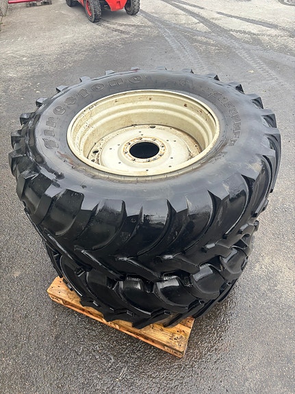 Hjulsett Valtra T/N 650/65-38   540/65-28, kr 25 000,-