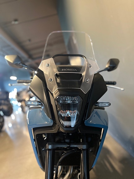Honda NX500 3 of 8