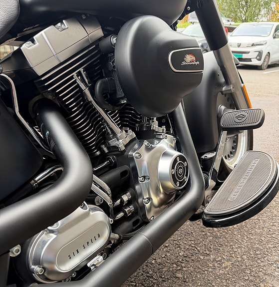 Harley-Davidson FLSTFB Fat Boy Special 5 of 13