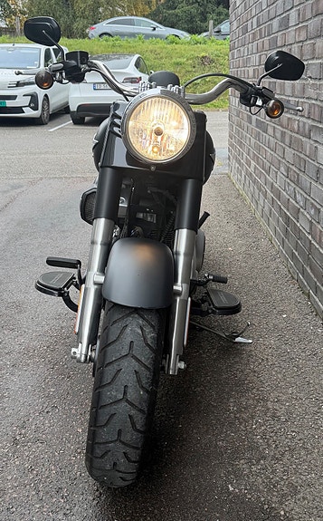Harley-Davidson FLSTFB Fat Boy Special 12 of 13