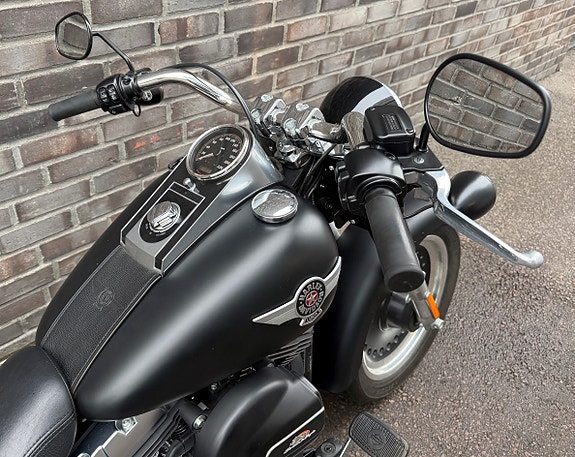 Harley-Davidson FLSTFB Fat Boy Special 7 of 13