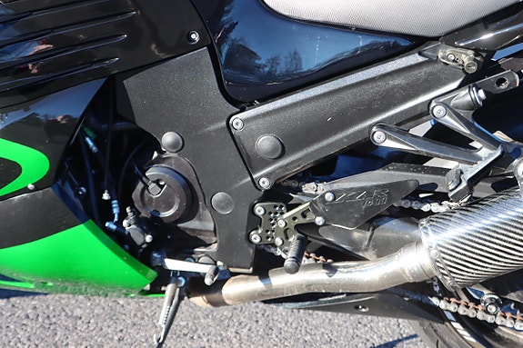 Kawasaki ZZR 1400 6 of 18