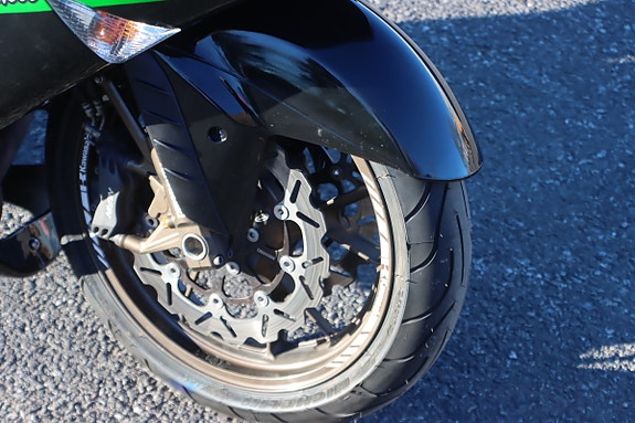 Kawasaki ZZR 1400 16 of 18