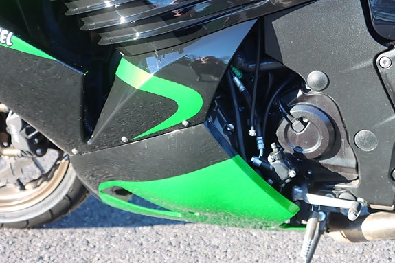 Kawasaki ZZR 1400 7 of 18