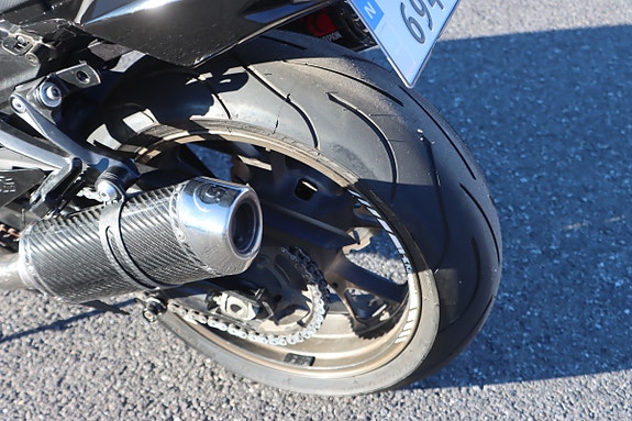 Kawasaki ZZR 1400 5 of 18