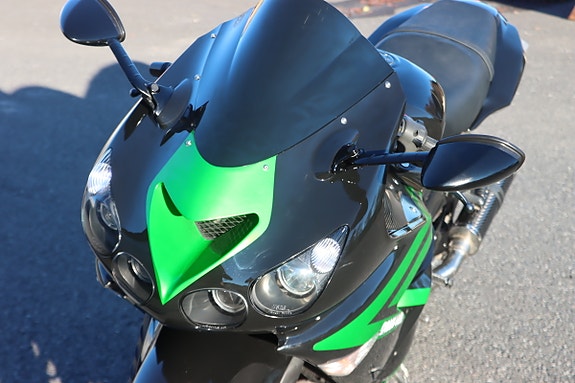 Kawasaki ZZR 1400 11 of 18