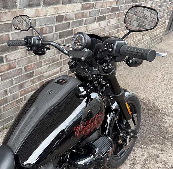 Harley-Davidson FXLRS Low Rider S 4 of 13