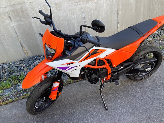 KTM 390 SMC R ferdig på hvite skilt "Nesten NY" 3 of 3