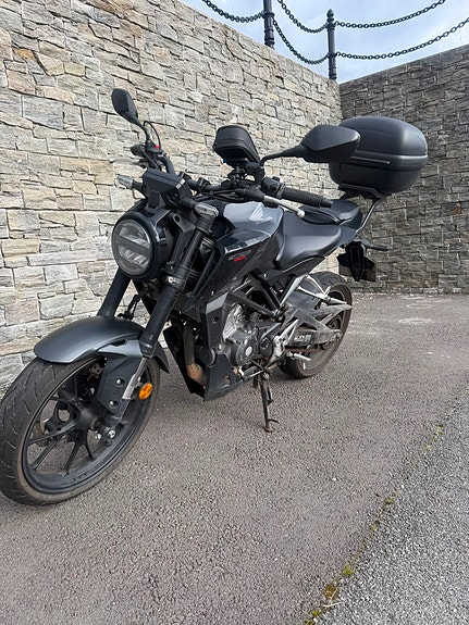 Honda CB 125 R 2 of 14