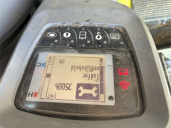 Kubota KX080 5 of 17