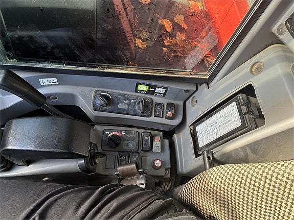 Kubota KX080 14 of 17