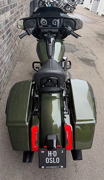 Harley-Davidson FLHX Street Glide 6 of 16