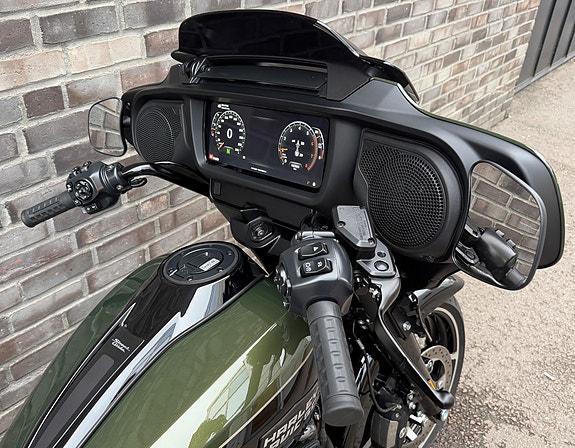 Harley-Davidson FLHX Street Glide 5 of 16