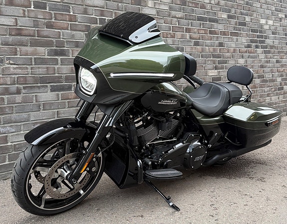 Harley-Davidson FLHX Street Glide 12 of 16