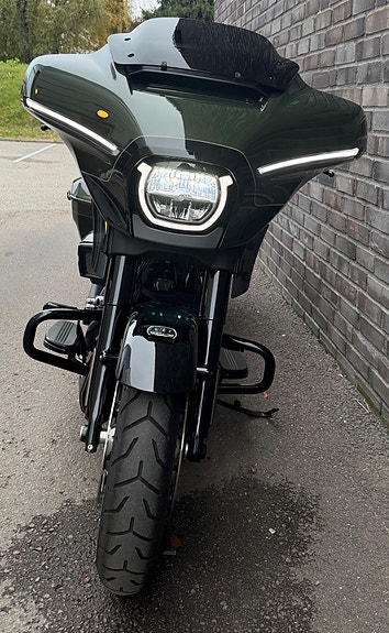 Harley-Davidson FLHX Street Glide 14 of 16