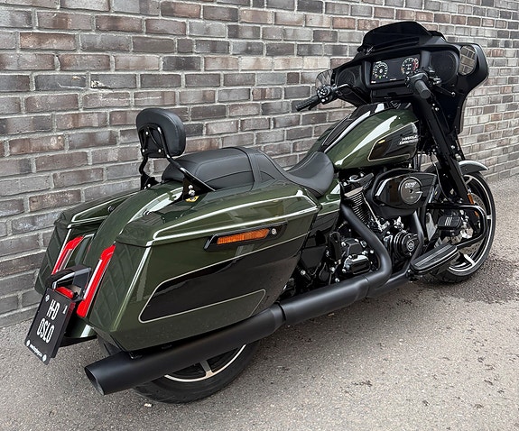 Harley-Davidson FLHX Street Glide 2 of 16