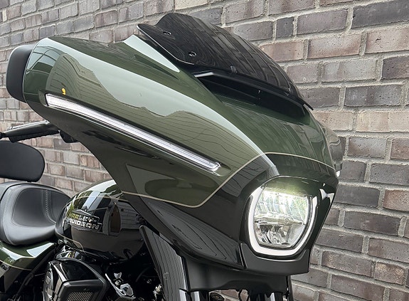 Harley-Davidson FLHX Street Glide 8 of 16