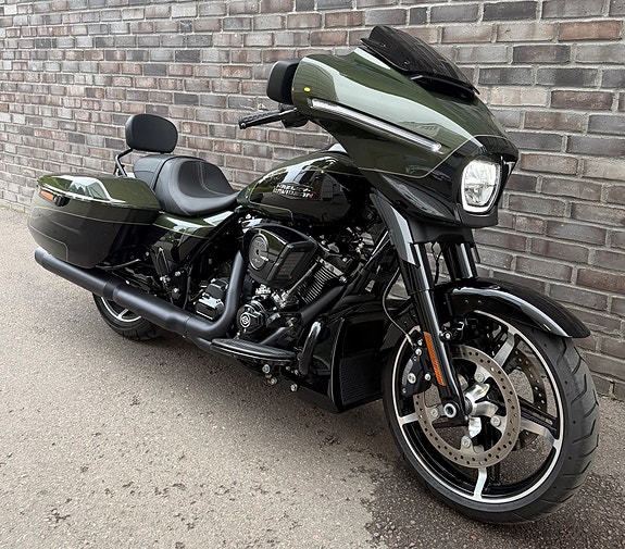 Harley-Davidson FLHX Street Glide 3 of 16