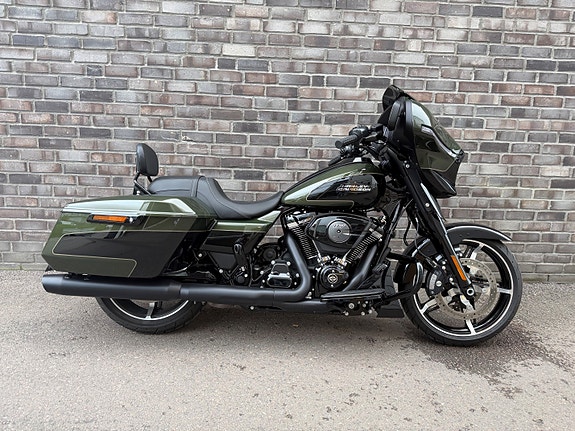 Harley-Davidson FLHX Street Glide 16 of 16