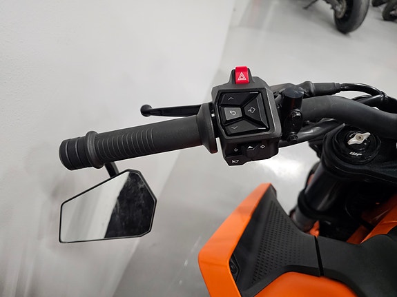 KTM 390 Duke 10 of 12