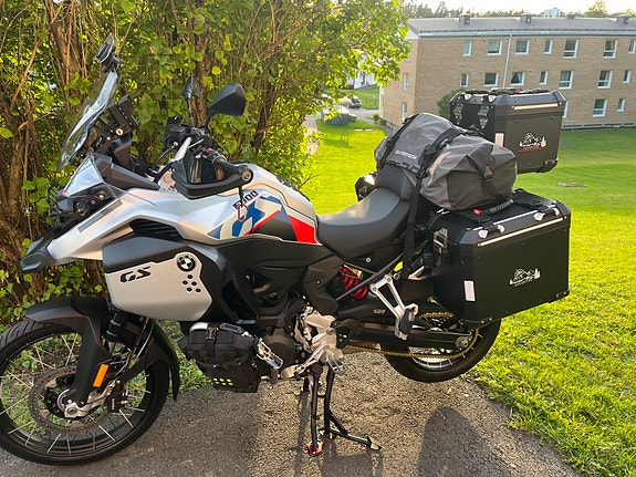 BMW F 900 GS Adventure 2 of 13