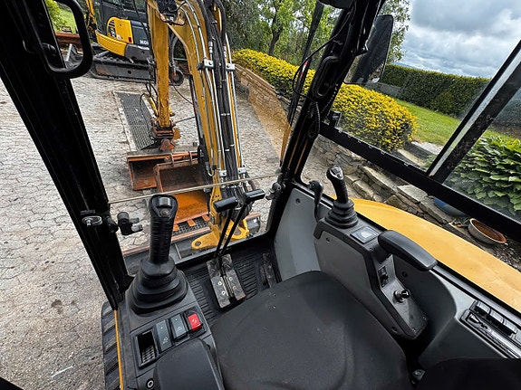 Cat 302.7D CR - - HYDRAULISK PUSSESKUFF - 3 SKUFFER - S-40 HYD FESTE - 2.7 TONN - KUN 4400 TIMER 25 of 26