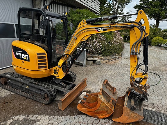 Cat 302.7D CR - - HYDRAULISK PUSSESKUFF - 3 SKUFFER - S-40 HYD FESTE - 2.7 TONN - KUN 4400 TIMER 3 of 26