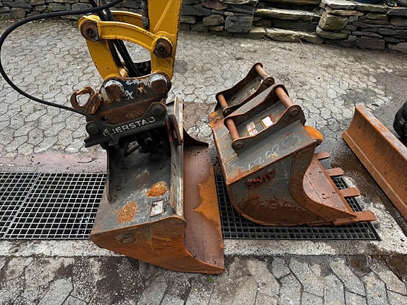 Cat 302.7D CR - - HYDRAULISK PUSSESKUFF - 3 SKUFFER - S-40 HYD FESTE - 2.7 TONN - KUN 4400 TIMER 14 of 26