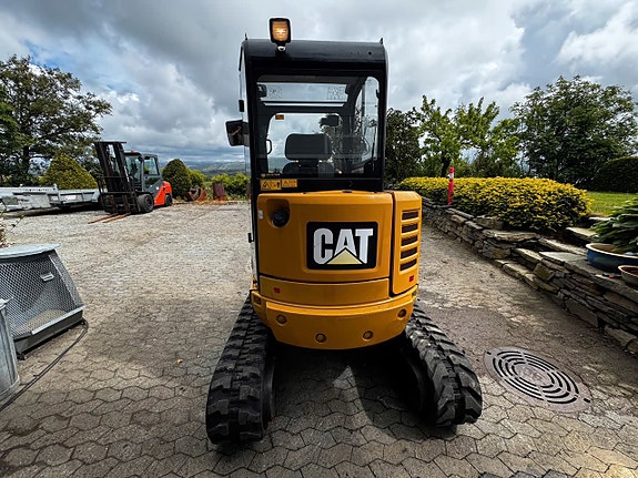 Cat 302.7D CR - - HYDRAULISK PUSSESKUFF - 3 SKUFFER - S-40 HYD FESTE - 2.7 TONN - KUN 4400 TIMER 6 of 26