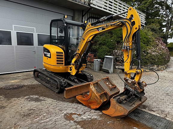 Cat 302.7D CR - - HYDRAULISK PUSSESKUFF - 3 SKUFFER - S-40 HYD FESTE - 2.7 TONN - KUN 4400 TIMER 4 of 26