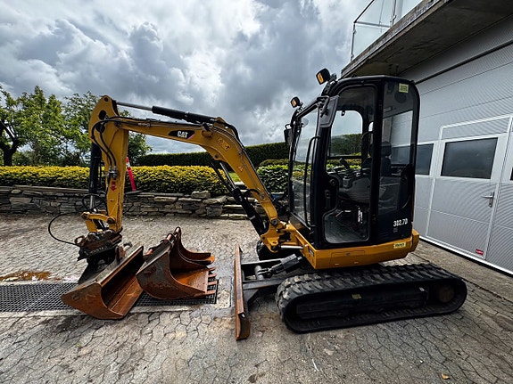 Cat 302.7D CR - - HYDRAULISK PUSSESKUFF - 3 SKUFFER - S-40 HYD FESTE - 2.7 TONN - KUN 4400 TIMER 8 of 26