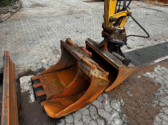 Cat 302.7D CR - - HYDRAULISK PUSSESKUFF - 3 SKUFFER - S-40 HYD FESTE - 2.7 TONN - KUN 4400 TIMER 11 of 26