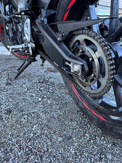Yamaha MT-125 7 of 12