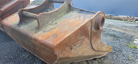 Volvo 4 of 5