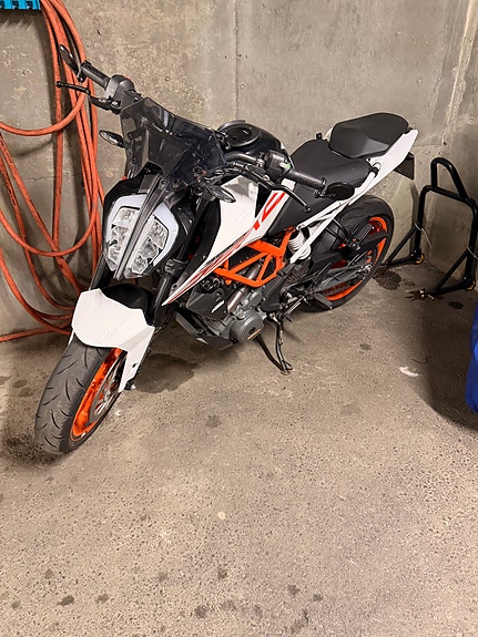 KTM 390 Duke 2 of 7