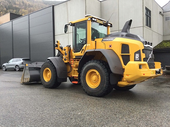 Volvo L90H2 5 of 12