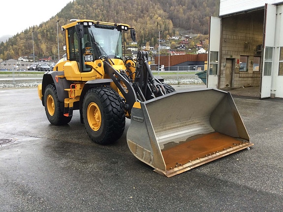 Volvo L90H2 3 of 12