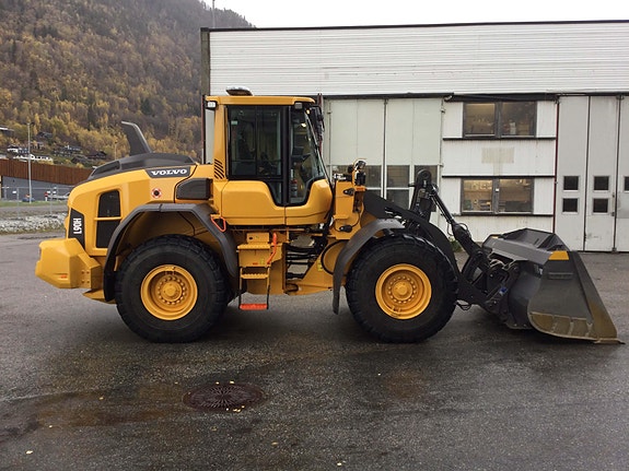 Volvo L90H2 4 of 12