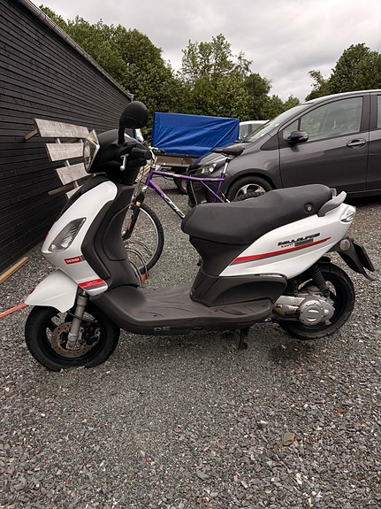Derbi Boulevard 50 2 of 8
