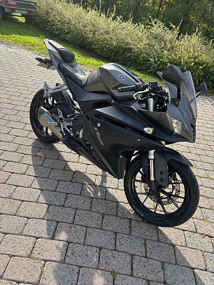 Yamaha YZF-R 125 3 of 10