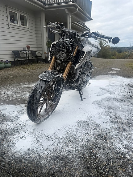 Honda CB 125 R 5 of 5