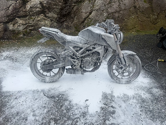 Honda CB 125 R 4 of 5